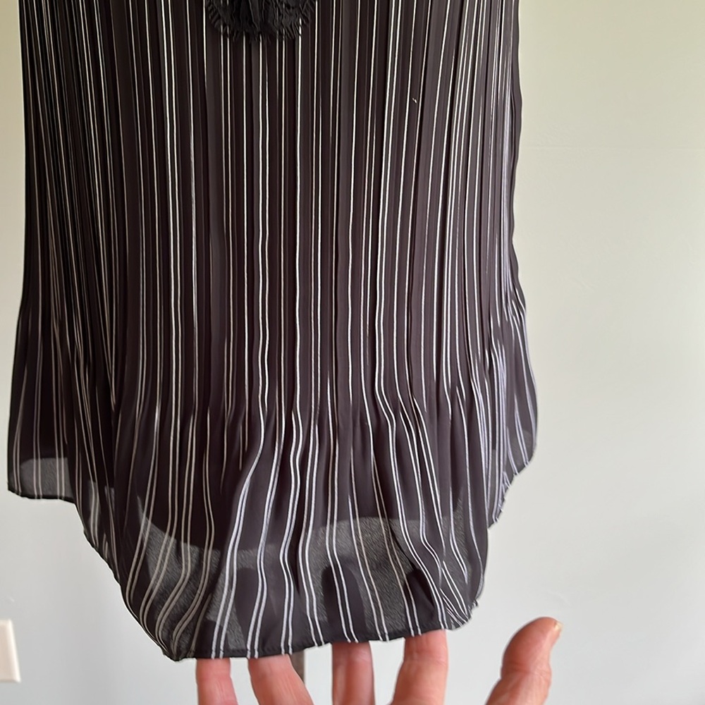 Black and White Striped Pleated Sleeveless Top with Lace - Picture 6 of 10